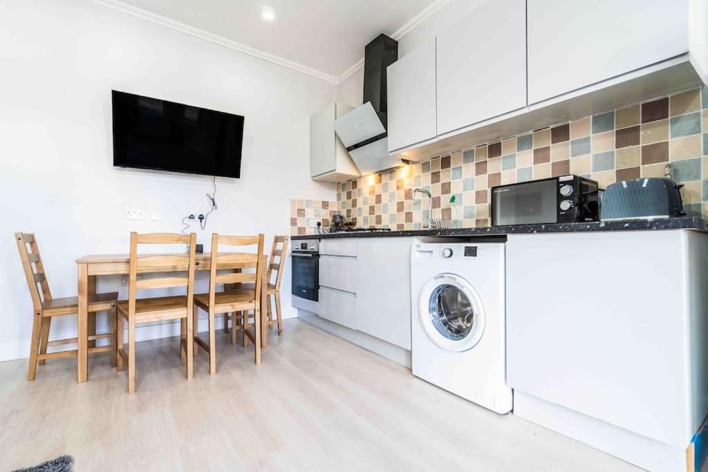 Beautiful Flat With Free Parking Apartment เบอร์มิงแฮม ภายนอก รูปภาพ